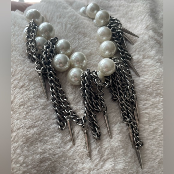 Pearl and Spike Chunky Necklace - Picture 4 of 4